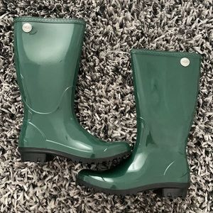 UGG RAINBOOTS